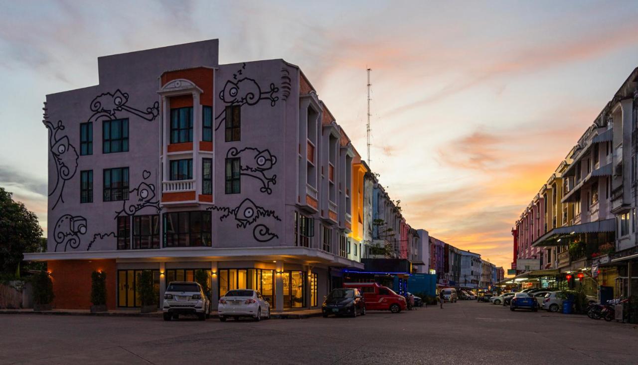ホテル Chamemon Bed Phuket Town エクステリア 写真